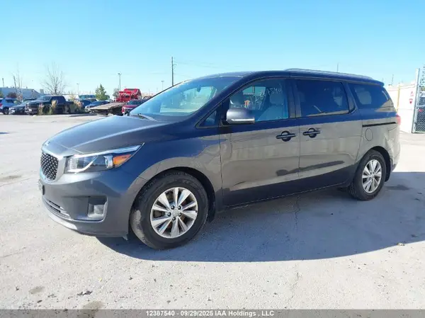 KNDMB5C11J6360776 2018 KIA SEDONA - Image 2