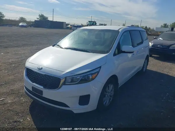 KNDMB5C11J6370014 2018 KIA SEDONA - Image 2