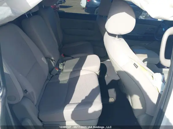 KNDMB5C11J6370014 2018 KIA SEDONA - Image 8