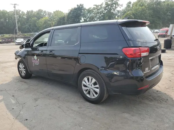 KNDMB5C11J6387802 2018 KIA SEDONA - Image 2