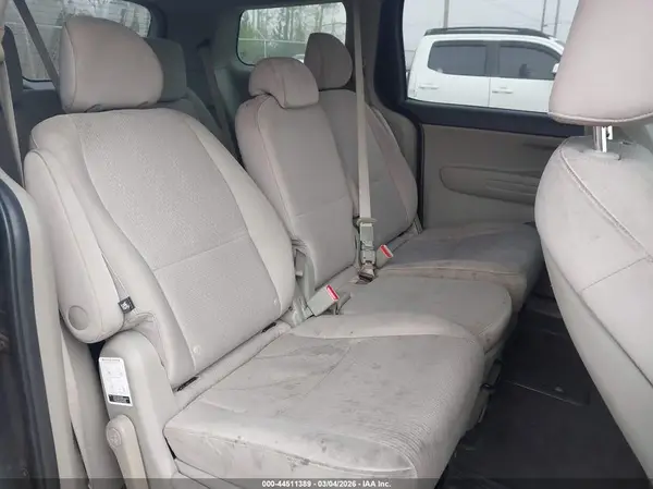 KNDMB5C11J6389971 2018 KIA SEDONA - Image 8