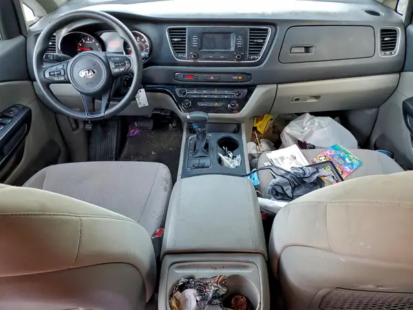 KNDMB5C11J6390327 2018 KIA SEDONA - Image 8