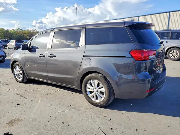 KNDMB5C11J6395530 2018 KIA SEDONA - Image 2