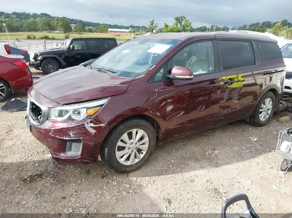 KNDMB5C11J6399934 2018 KIA SEDONA - Image 2