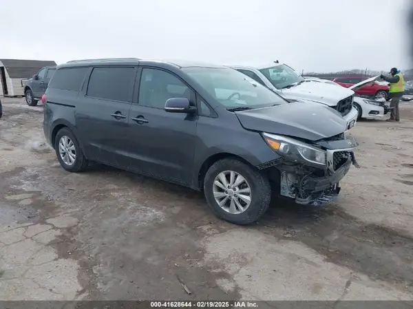 KNDMB5C11J6407692 2018 KIA SEDONA - Image 1