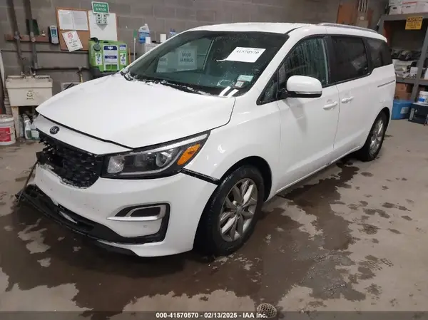 KNDMB5C11K6500813 2019 KIA SEDONA - Image 2