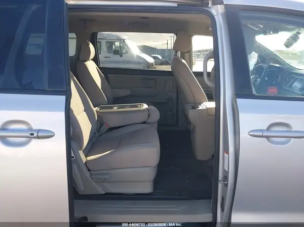 KNDMB5C11K6547906 2019 KIA SEDONA - Image 8