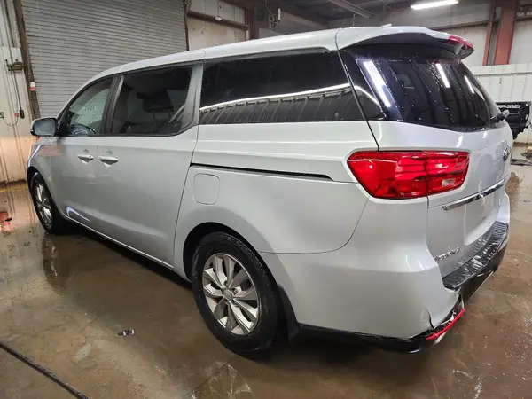 KNDMB5C11K6548585 2019 KIA SEDONA - Image 2