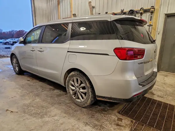 KNDMB5C11L6645643 2020 KIA SEDONA - Image 2