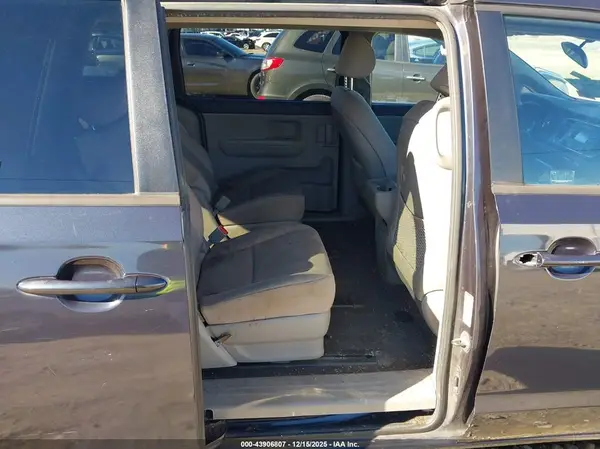 KNDMB5C12G6082396 2016 KIA SEDONA - Image 8