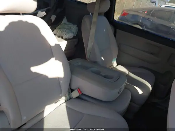 KNDMB5C12G6089557 2016 KIA SEDONA - Image 8