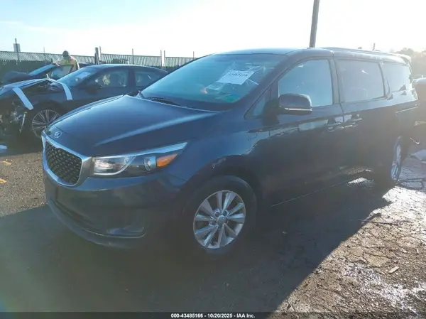 KNDMB5C12G6090675 2016 KIA SEDONA - Image 2