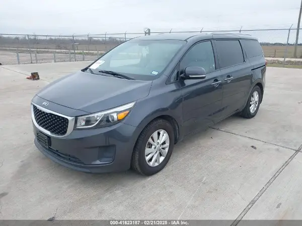 KNDMB5C12G6107152 2016 KIA SEDONA - Image 2