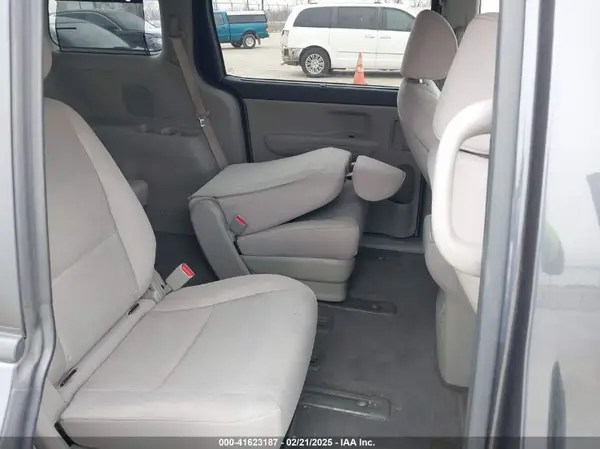 KNDMB5C12G6107152 2016 KIA SEDONA - Image 8