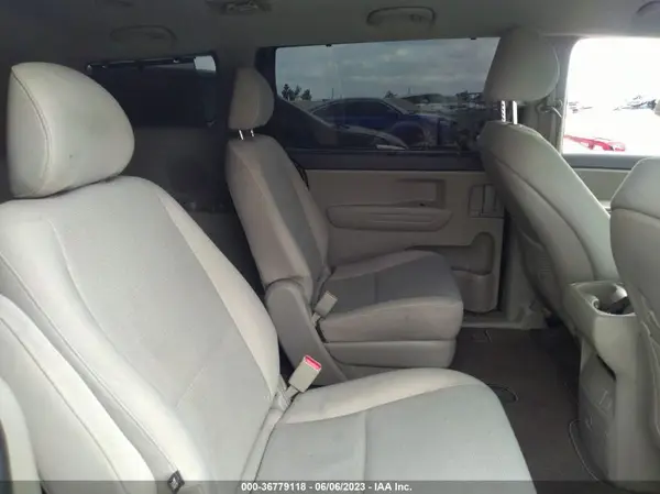 KNDMB5C12G6113985 2016 KIA SEDONA - Image 8