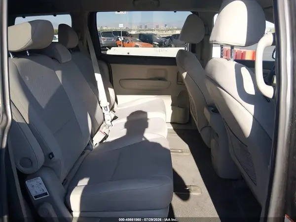 KNDMB5C12G6120001 2016 KIA SEDONA - Image 8