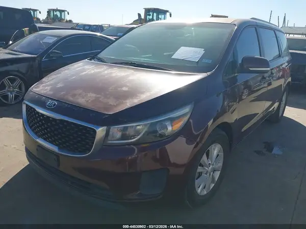 KNDMB5C12G6128759 2016 KIA SEDONA - Image 2