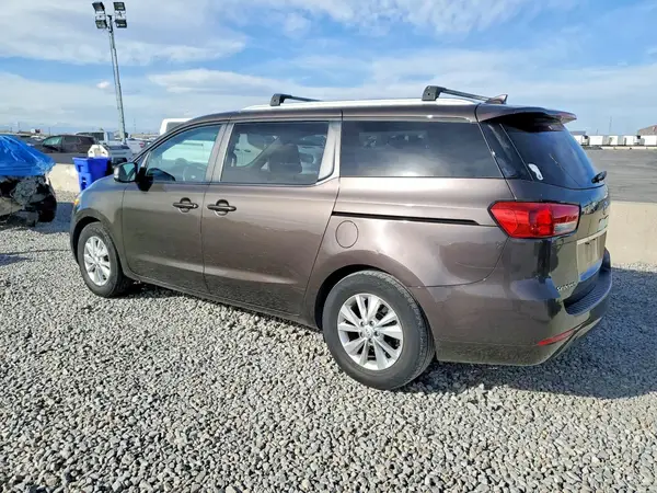 KNDMB5C12G6143326 2016 KIA SEDONA - Image 2