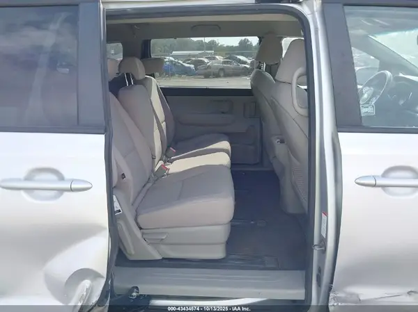 KNDMB5C12G6144282 2016 KIA SEDONA - Image 8