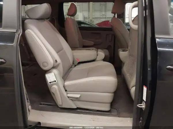 KNDMB5C12G6148672 2016 KIA SEDONA - Image 8