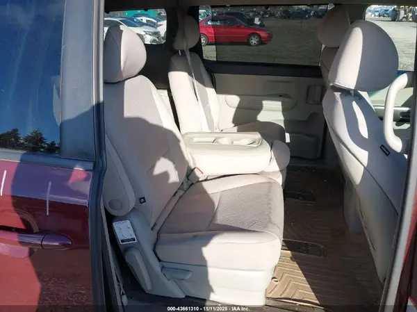 KNDMB5C12G6163799 2016 KIA SEDONA - Image 8