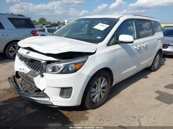 KNDMB5C12G6163866 2016 KIA SEDONA - Image 2