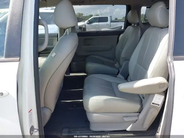 KNDMB5C12G6163866 2016 KIA SEDONA - Image 8