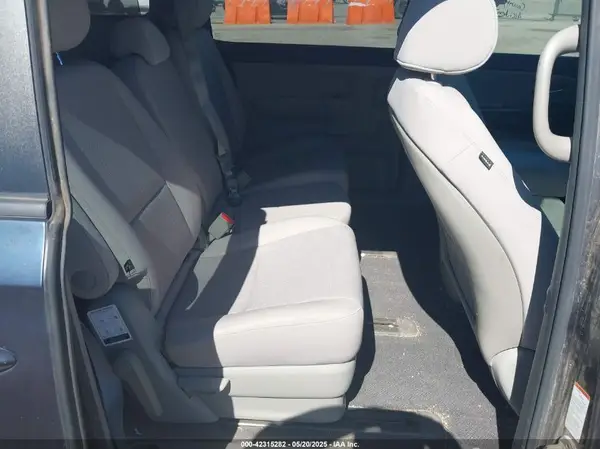 KNDMB5C12G6185883 2016 KIA SEDONA - Image 8