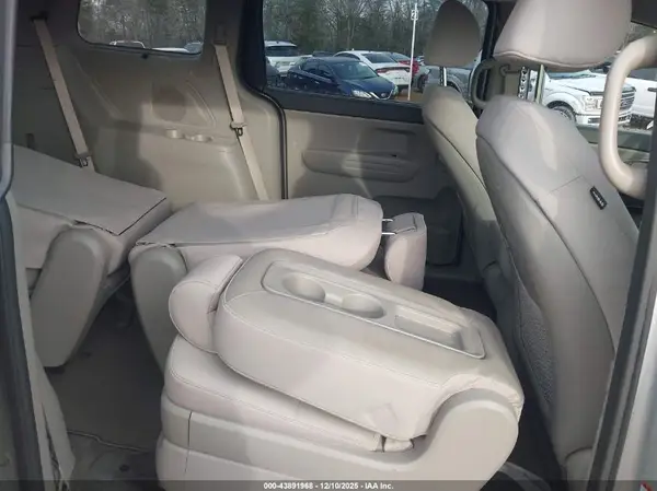 KNDMB5C12G6198052 2016 KIA SEDONA - Image 8