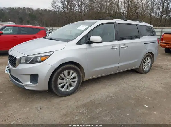 KNDMB5C12G6203119 2016 KIA SEDONA - Image 2