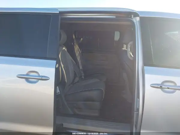 KNDMB5C12G6209583 2016 KIA SEDONA - Image 8