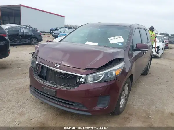 KNDMB5C12G6211589 2016 KIA SEDONA - Image 2