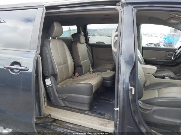 KNDMB5C12G6215285 2016 KIA SEDONA - Image 8