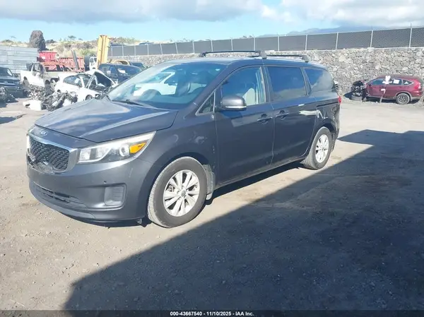 KNDMB5C12G6215643 2016 KIA SEDONA - Image 2