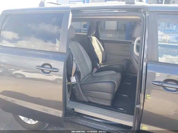 KNDMB5C12G6215643 2016 KIA SEDONA - Image 8