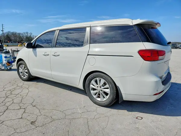 KNDMB5C12G6217263 2016 KIA SEDONA - Image 2