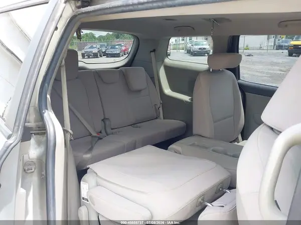 KNDMB5C12H6218429 2017 KIA SEDONA - Image 8
