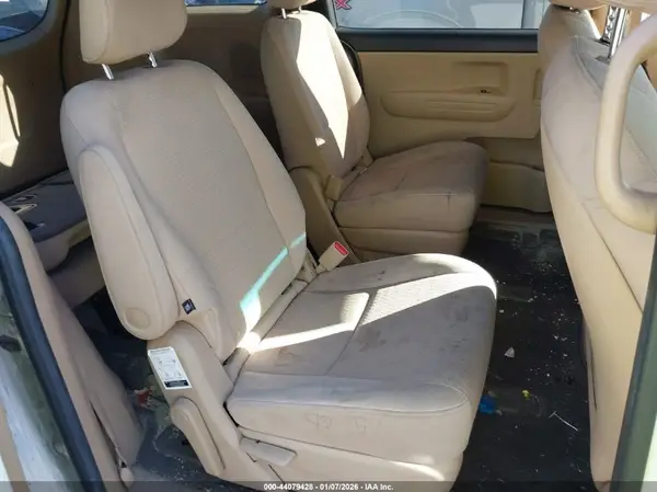 KNDMB5C12H6221055 2017 KIA SEDONA - Image 8