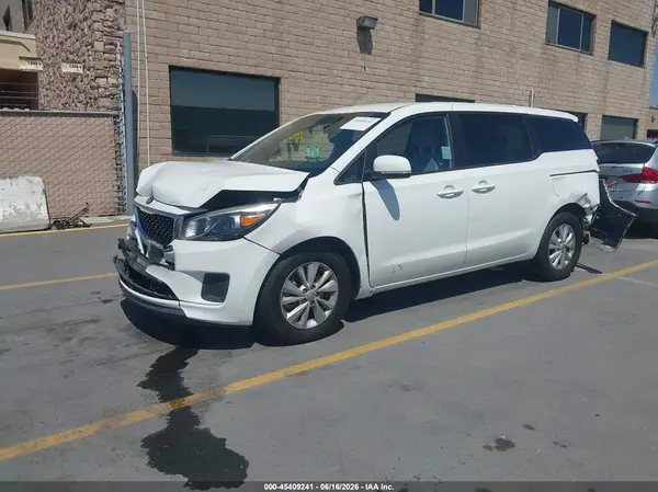 KNDMB5C12H6224196 2017 KIA SEDONA - Image 2