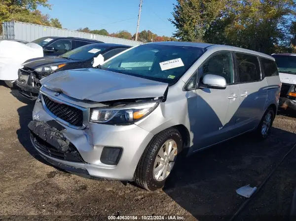 KNDMB5C12H6229821 2017 KIA SEDONA - Image 2