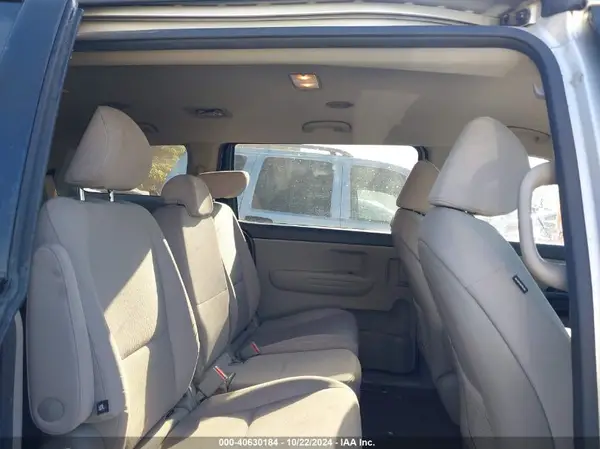 KNDMB5C12H6229821 2017 KIA SEDONA - Image 8