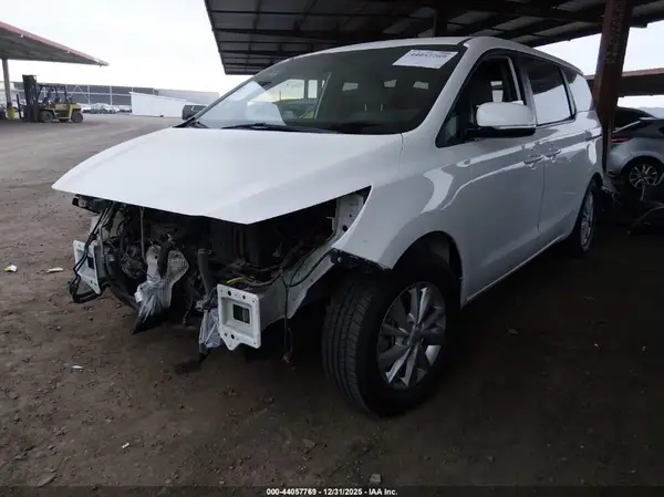 KNDMB5C12H6230886 2017 KIA SEDONA - Image 2