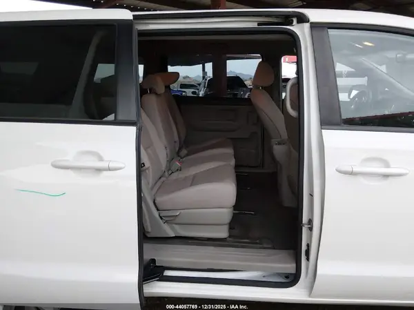 KNDMB5C12H6230886 2017 KIA SEDONA - Image 8