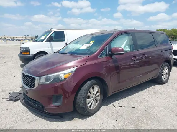 KNDMB5C12H6231567 2017 KIA SEDONA - Image 2