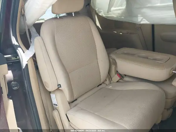 KNDMB5C12H6231567 2017 KIA SEDONA - Image 8