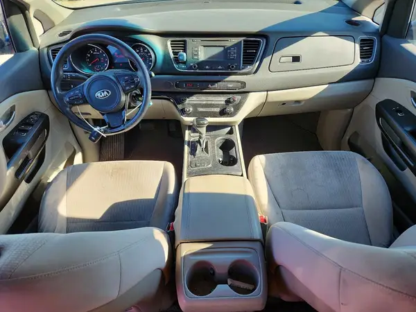 KNDMB5C12H6233884 2017 KIA SEDONA - Image 8