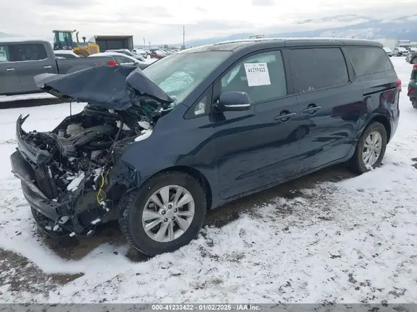 KNDMB5C12H6236378 2017 KIA SEDONA - Image 2