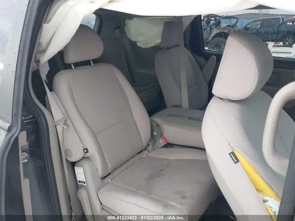 KNDMB5C12H6236378 2017 KIA SEDONA - Image 8