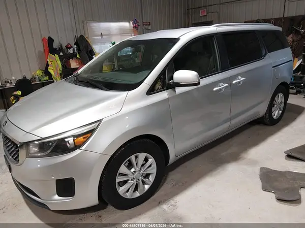 KNDMB5C12H6240799 2017 KIA SEDONA - Image 2