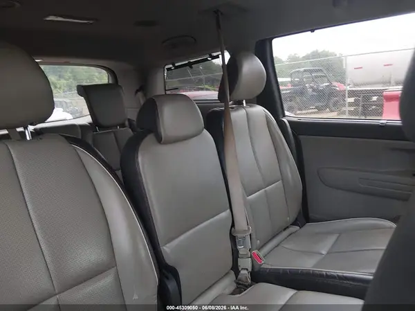 KNDMB5C12H6243038 2017 KIA SEDONA - Image 8